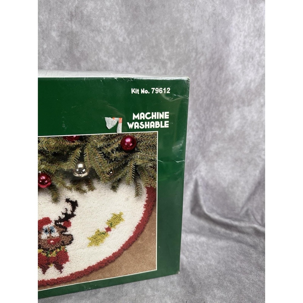 Vintage Sultana Latch Hook Noel Deer 34" Round Tree Skirt Kit Sealed New 79612 - Picture 3 of 6